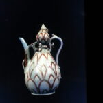 133호 청자진사연화문표형주자